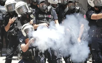 Пускат и военни срещу протестите в Турция