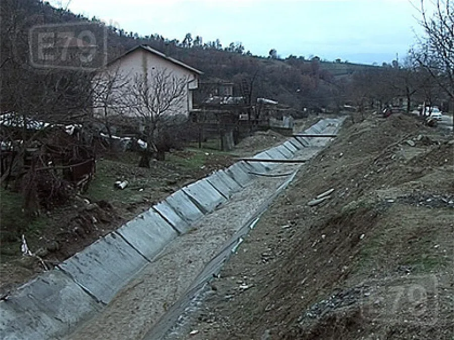 Укрепиха опасно дере в благоевградско село