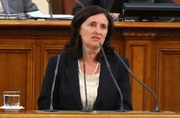 Бобева започва със срещи с медиите и с министрите