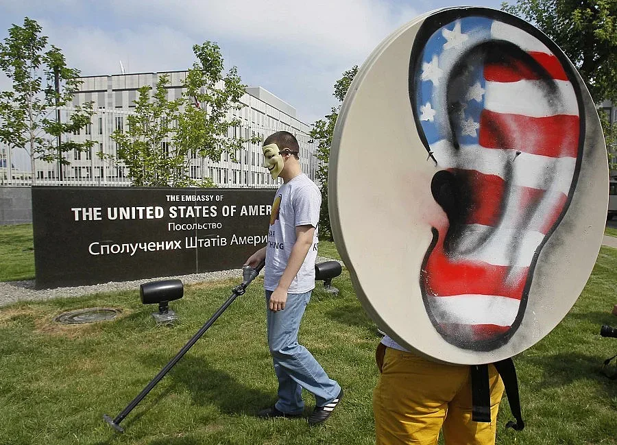 Залози къде ще избяга Сноудън