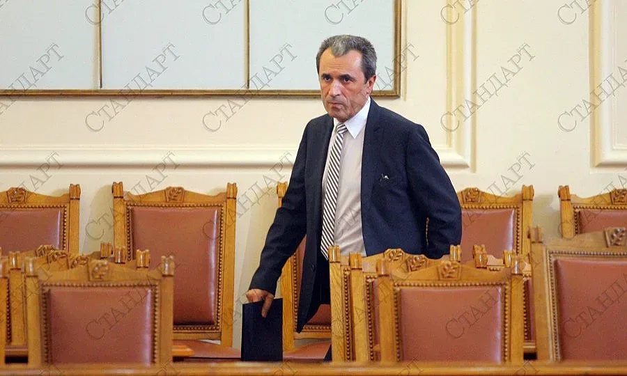 Орешарски не одобрява политическата намеса в медиите