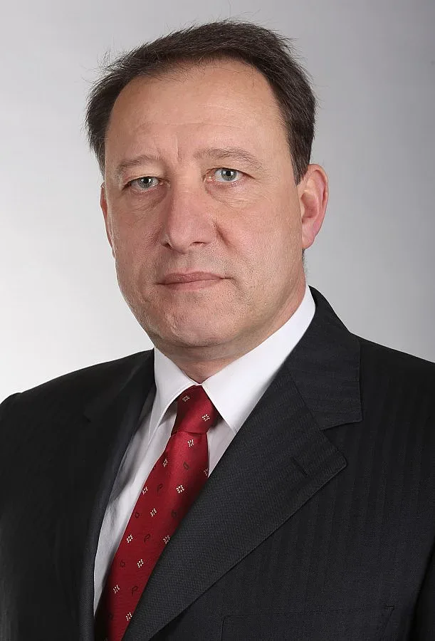 Махат пределната възраст за пенсиониране в армията