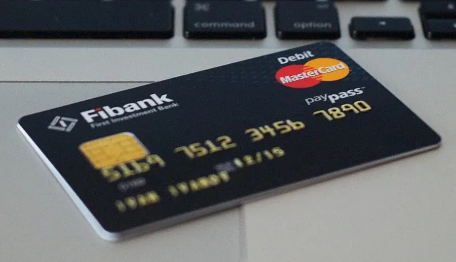 Fibank и Master Card с нова безконтактна дебитна карта