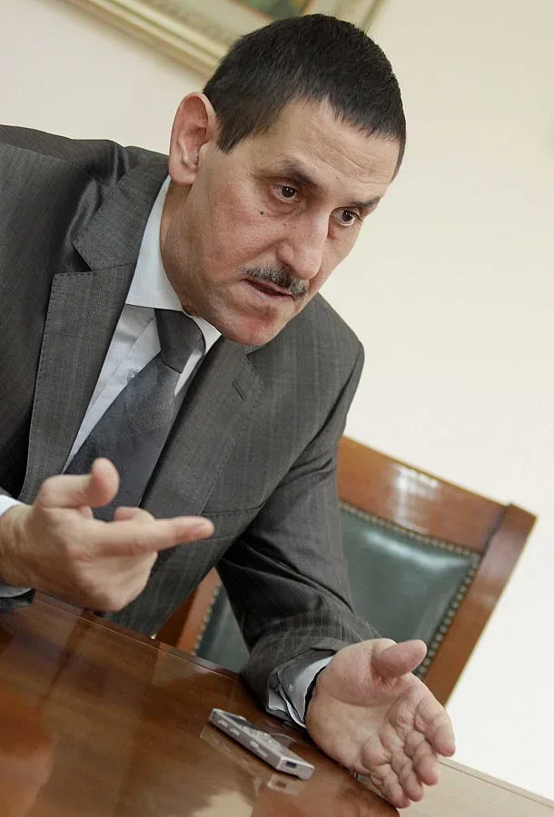 Като си глух за протеста, те замерят с домати