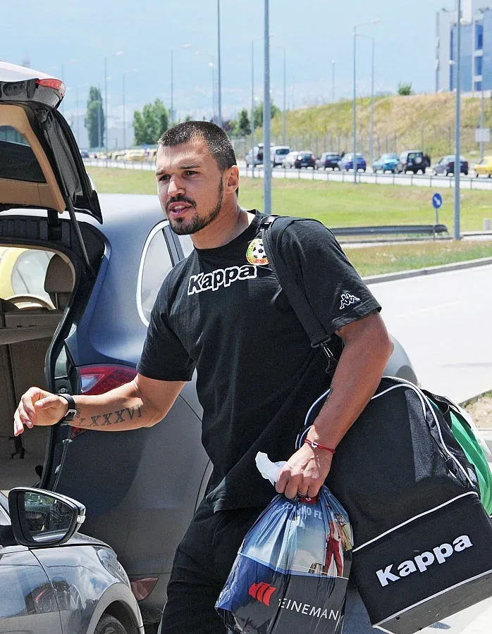 Полицията рови трансфери на Валери Божинов