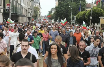 На живо: Вечерните протести - 13-и пореден ден