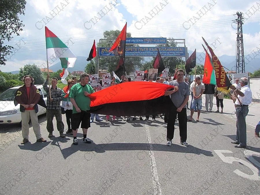 Войводи и банскалии затвориха пътя за Банско заради Палев