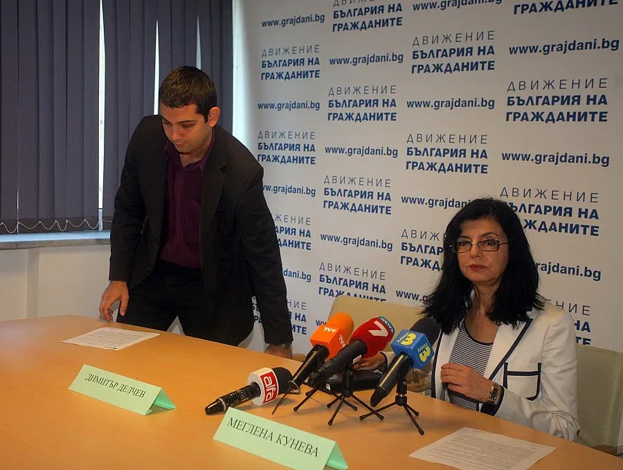 Десните с четири стъпки срещу политическата криза