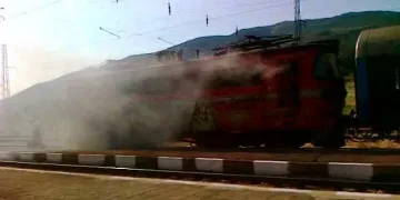 Отново горя пътнически влак