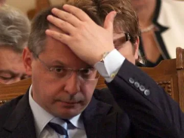Депутатите от БСП заседават в блокирания парламент