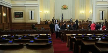 Парламентът под блокада