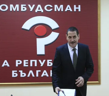 Омбудсманът строи мост между протестиращи и управляващи 