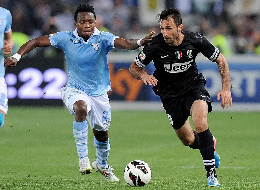 Полицията с мащабна акция срещу италианския футбол  