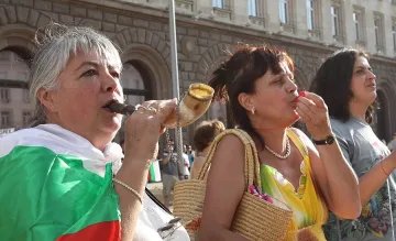 Протестиращи си правят седенка