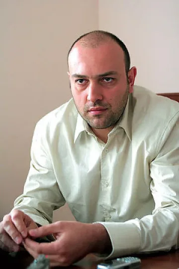 От стари муцуни не става нова десница 