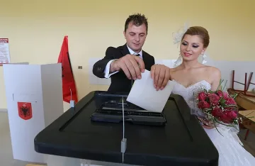 Социалистите водят на изборите в Албания