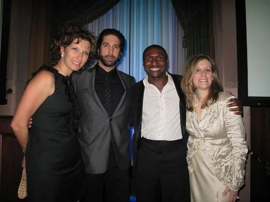 Кръщелничка на Коканова подстригва Клуни