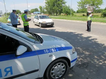 Паднал клон смачка 4 полицейски коли