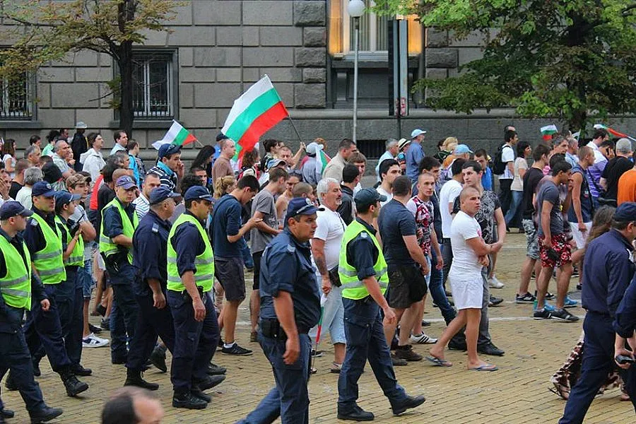 Над 200 души са отклонени от протестa