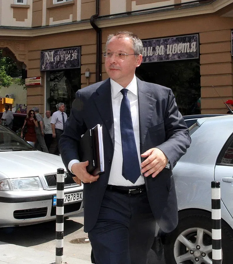 Станишев праща министрите сред народа