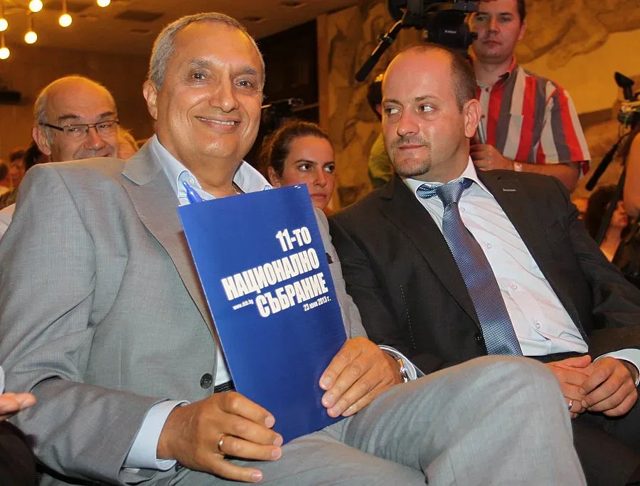 Радан Кънев ще прави политика в нета