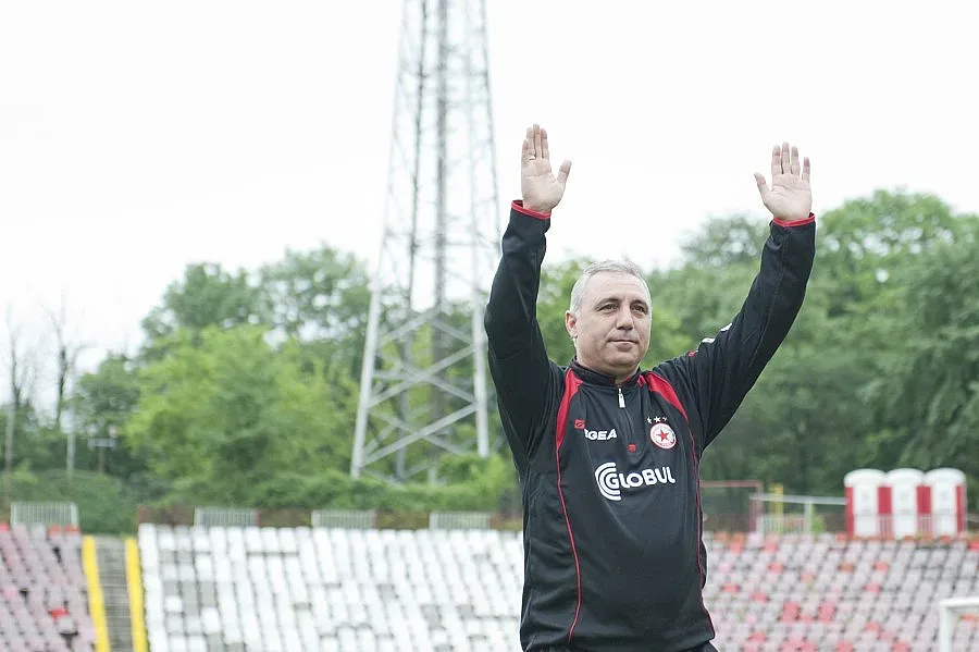 Феновете на Нефтохимик писаха до Стоичков 