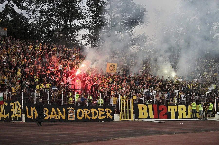 Хулигани подпалиха квартал в Пловдив