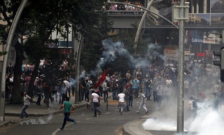 Съдят 26 турци за бунтовете