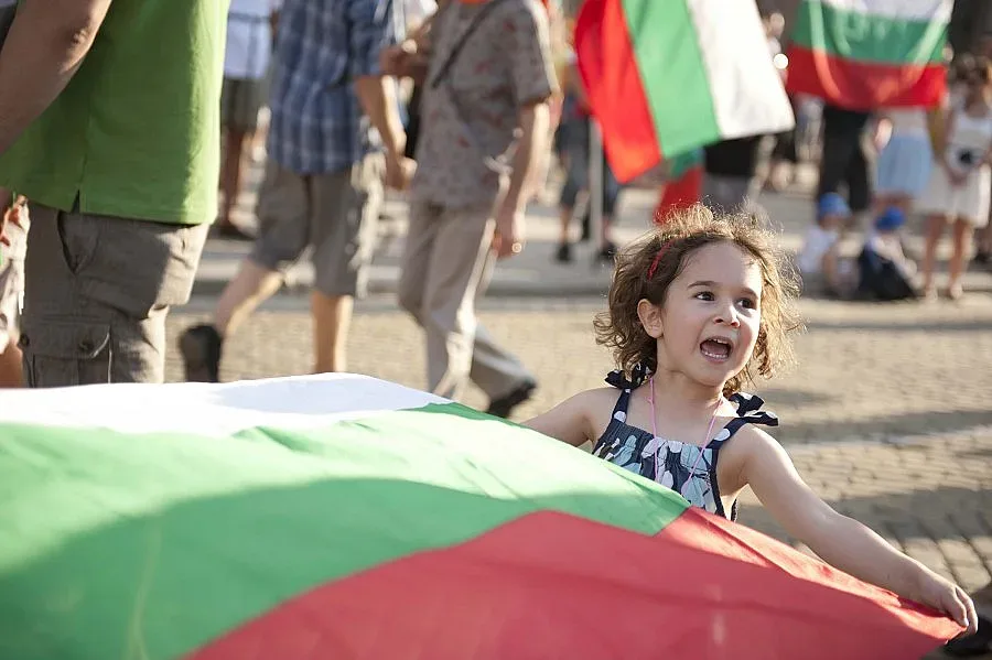 На живо: Хиляди граждани отново на протест