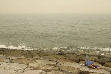 Забраняват къпането на най-чистите плажове