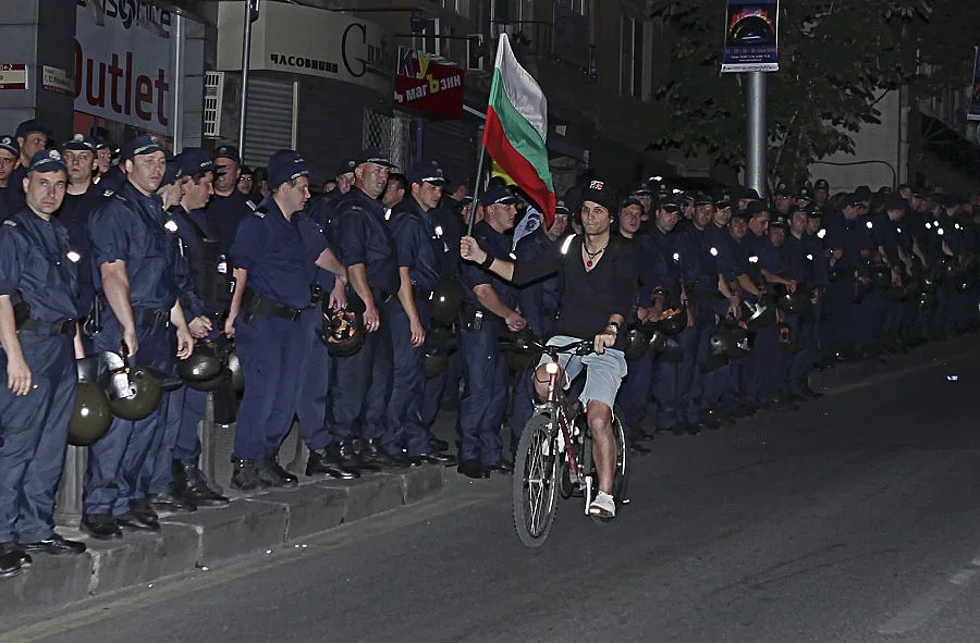 Полицаите ще охраняват протеста с жилетки „Антиконфликт"