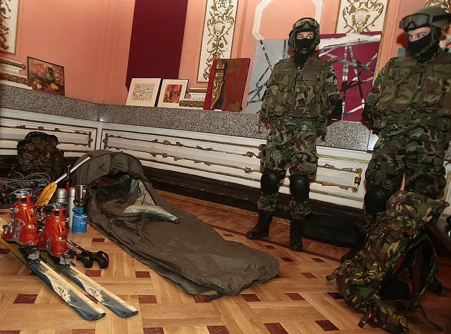 Уволниха шефа на "Военни клубове"