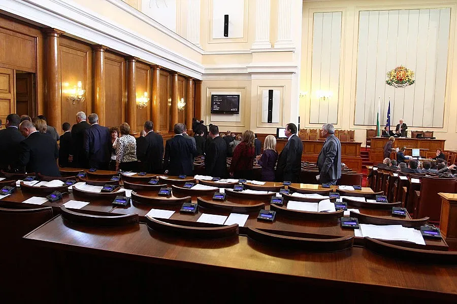 Парламентът разглежда спешните мерки за енергетиката