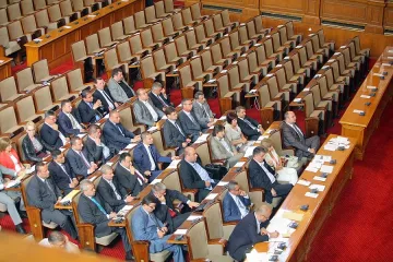 Депутати на два стола