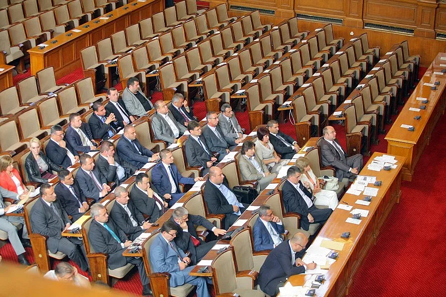 Депутати на два стола