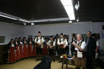 Родопчанин №1 пази носия с пищови