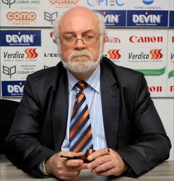 Тренчев: Докато търсим нов пилот, самолетът ще катастрофира