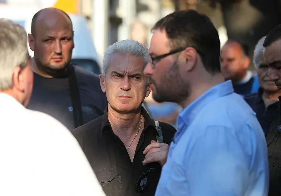 Сидеров съветва президента да направи обръщение и му иска имунитета