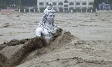 Наводнения в Индия отнеха живота на най-малко 120 души 