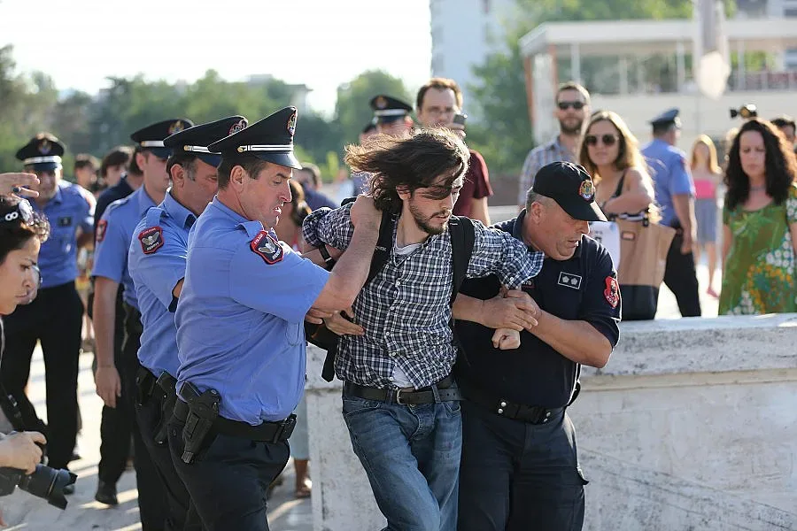 Полицията атакува лагер в Измир, арести в Истанбул и Анкара