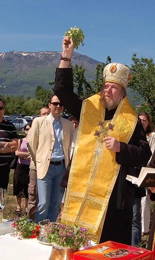 Съдят монах за брак и син