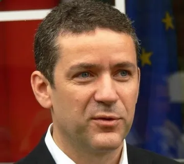 "Ален Делон" и монтьор от Мозамбик - губернатор