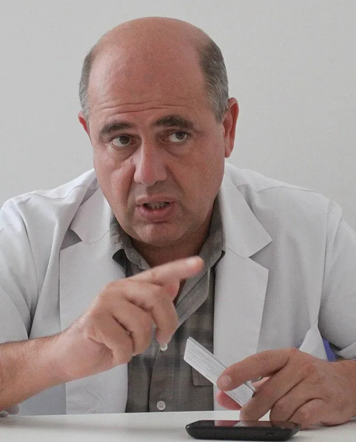 Д-р Николов спасява по две сърца на ден