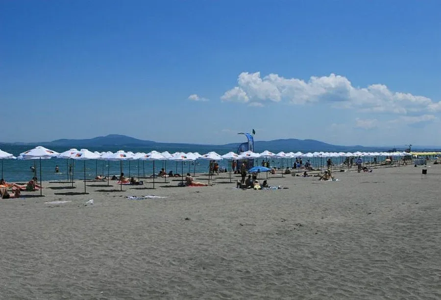 Пускат аудио система на плажа в Бургас