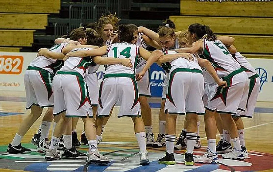 Баскетболистките ни паднаха от Полша 