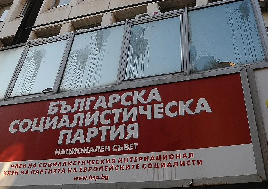 Корнелия Нинова: Депутатите от ГЕРБ се регистрират и после пият кафета