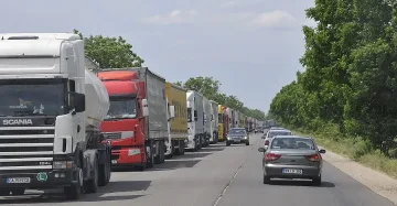 Източиха 1600 литра от 4 тира в Кресненското дефиле