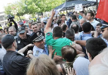 Нов бунт в Благоевград и Пловдив срещу областните им управители