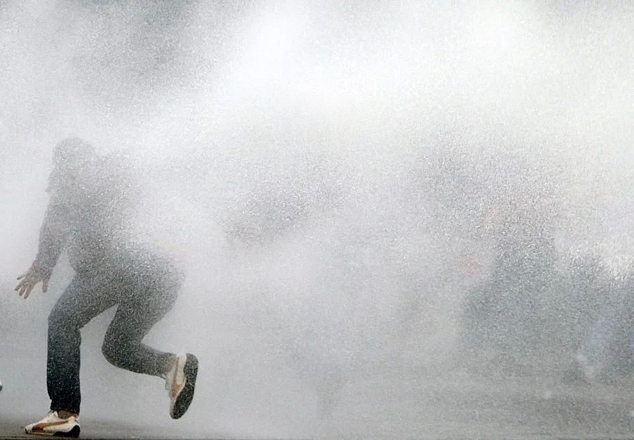 Униформени тероризират журналистите в Турция