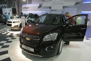 Купиха коли за 2 млн. на автосалона в София